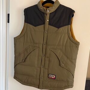 Howler Bros Rounder Olive and Black Vest. NWOT